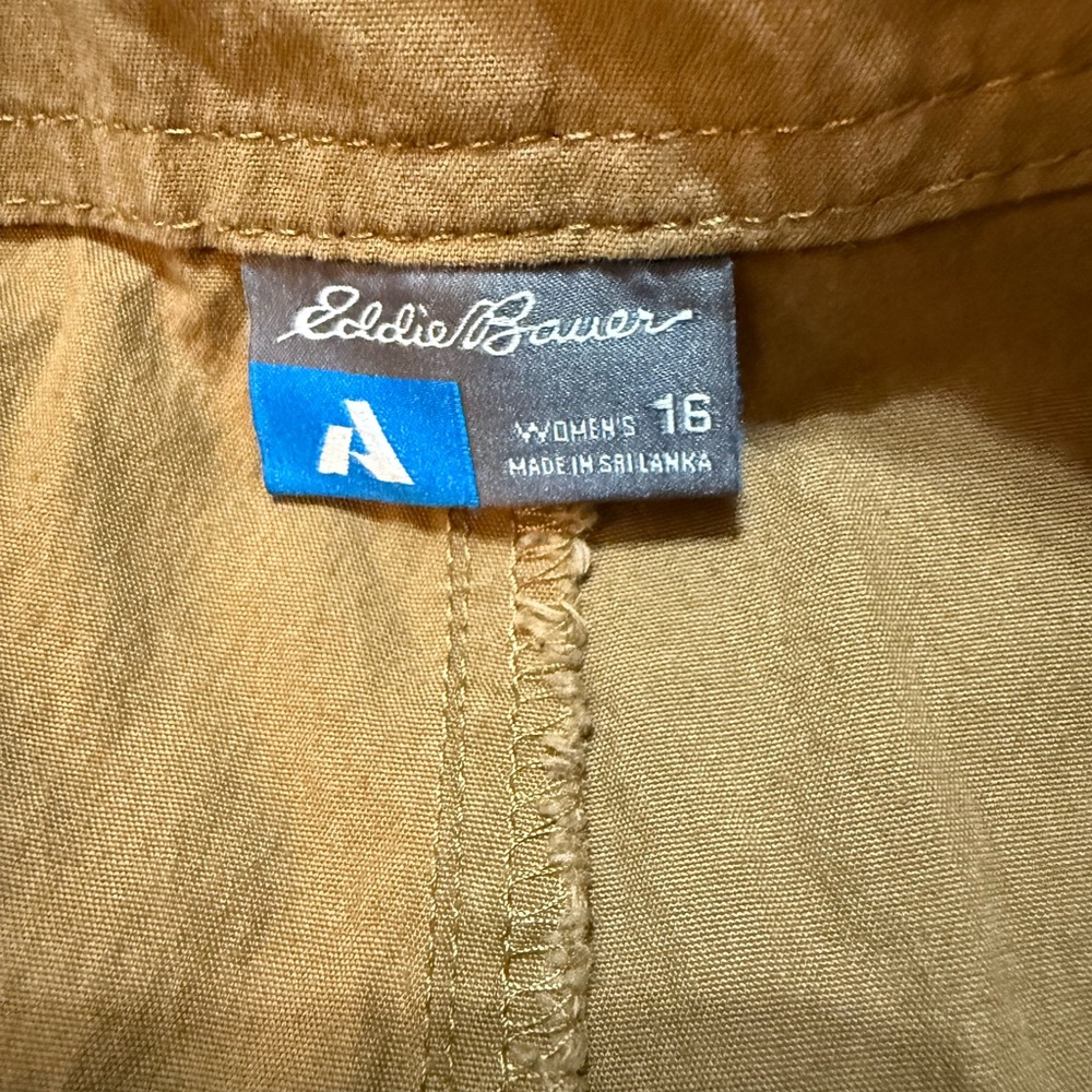 Eddie Bauer women’s size 16 yellow ocher color multi pocket shorts. - Picture 3 of 6